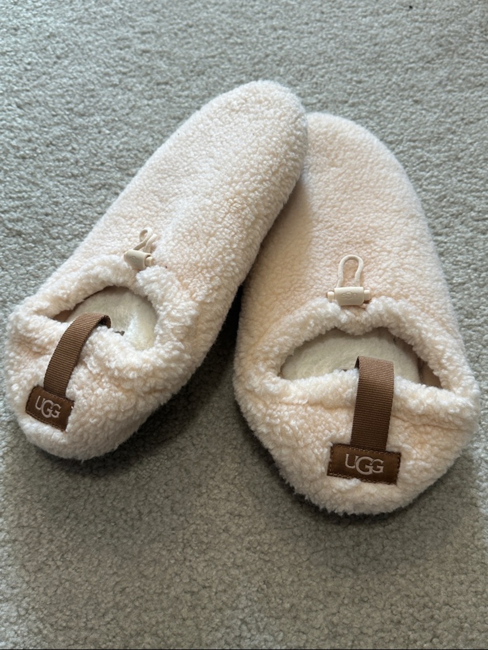 UGG Women’s Sherpa Slip-On Slippers - Cream Beige
